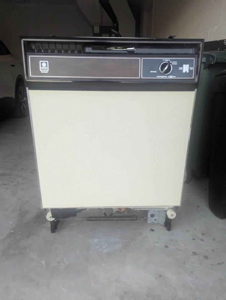 Free Old Dishwasher In Good Working Condition