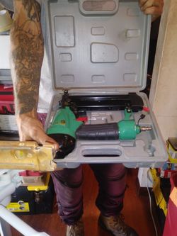 18 GAUGE BRAD NAILER WITH CARRYING CASE