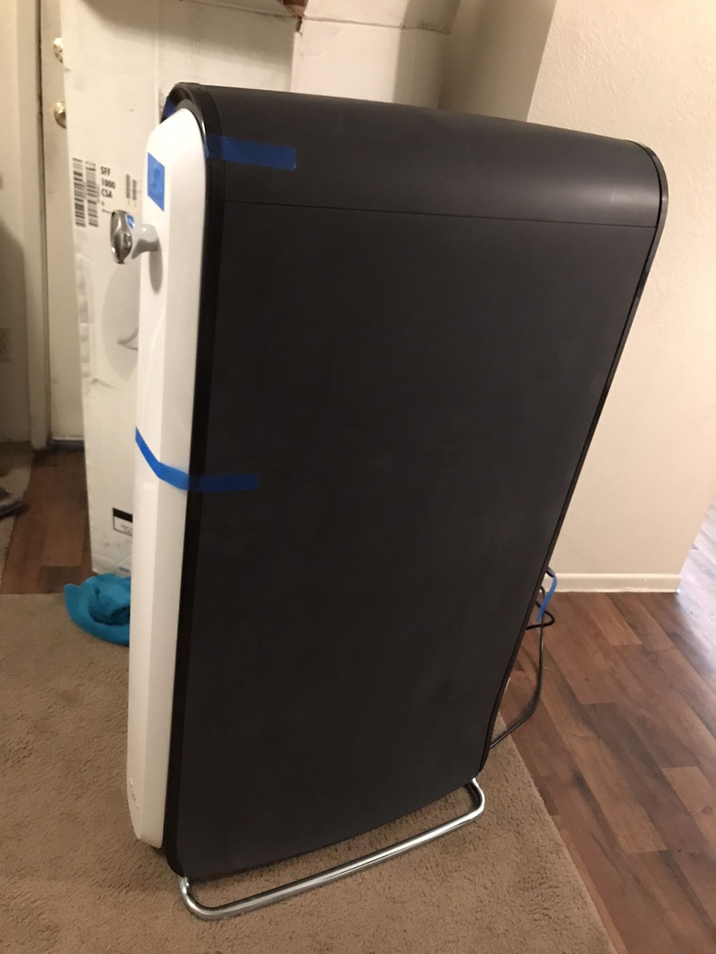 Like new open box. Clothing press/steamer/ deodorizer. Whirlpool Swash system. Basically brand new. Just tested to make sure everything works correc