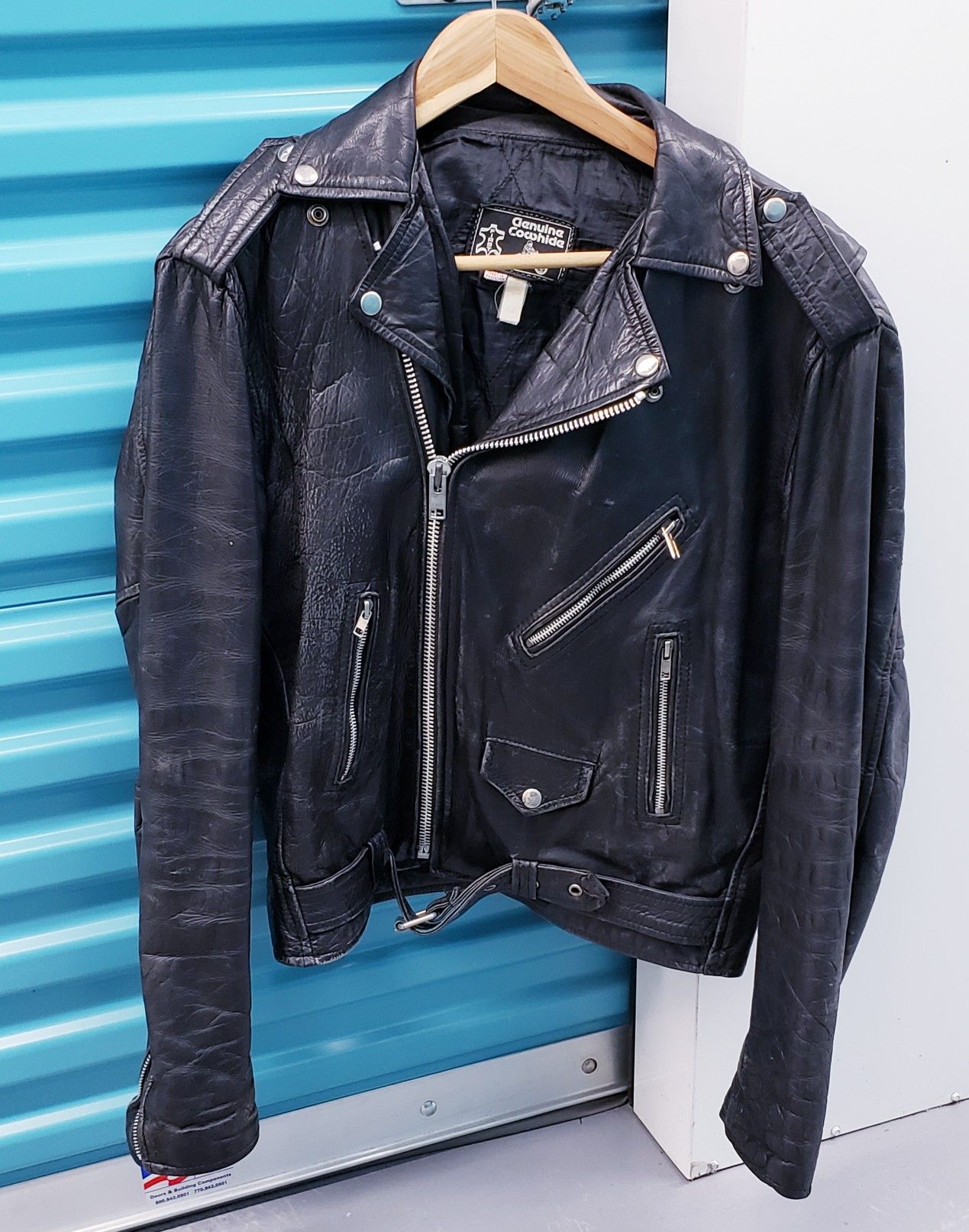 VINTAGE BLACK LEATHER MOTORCYCLE JACKET