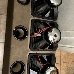 Box with 3 Kicker 15” L7 1000 watts RMS subwoofers