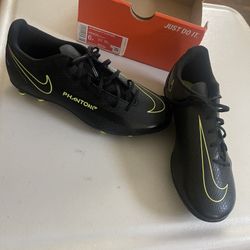 Nike Phantom Soccer Cleats 