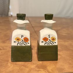 Vintage Salt And Pepper Shakers 