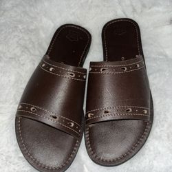 Puro Güero leather sandals with a boho touch 