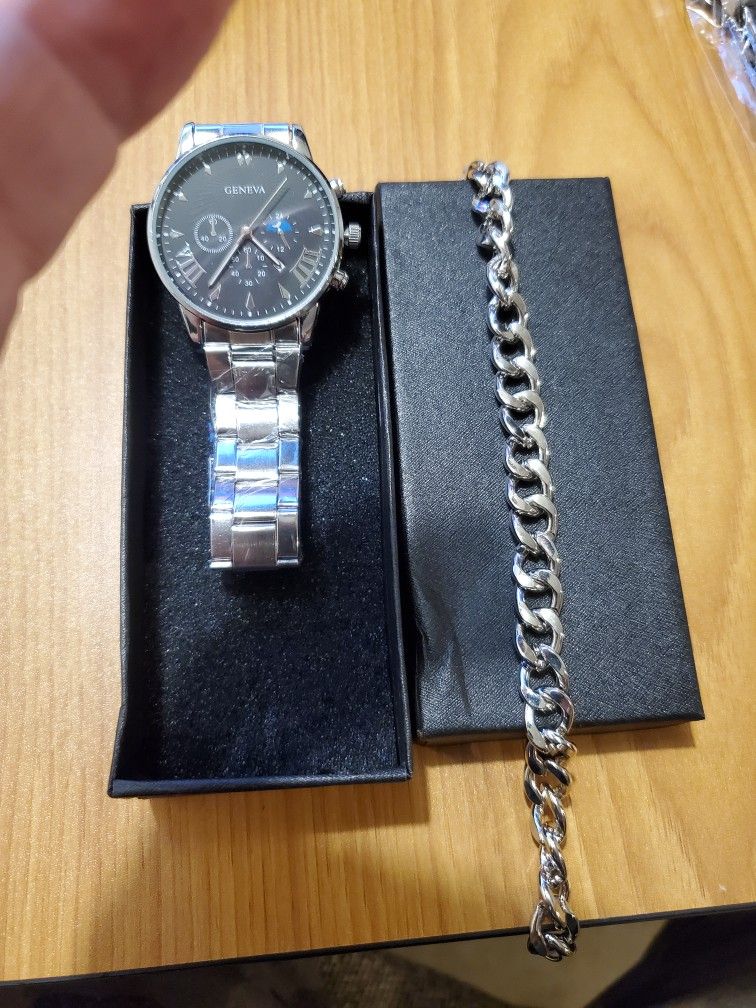 GENEVA WATCH& BRACELET SET NEW IN PLASTIC DOWELS ON INSIDE FOR SHOW ONLY