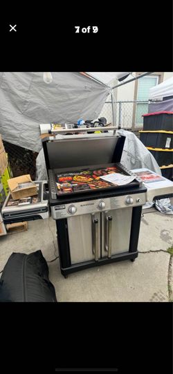 Blackstone ProSeries Outdoor Griddle, 3-Burner 28" Propane Flat Top Grill with Cabinet, Stainless Steel