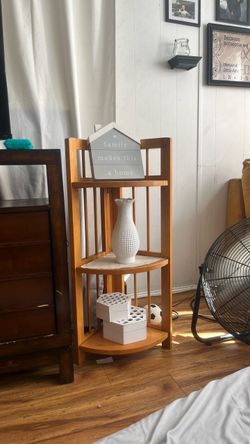 Corner shelf