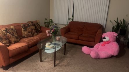 Full Living Room Set (48 Hours Pickup For This Price)