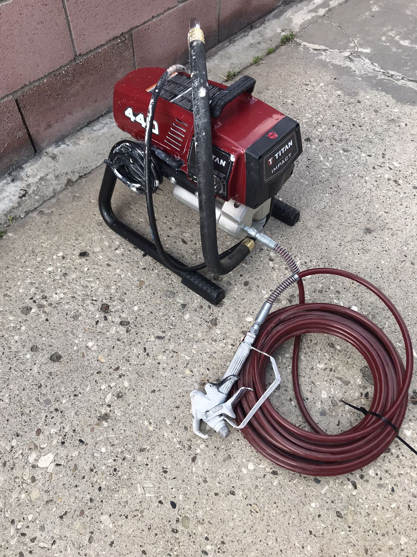 Titan 440 Airless Paint Sprayer Excellent Condition Used Once Like New