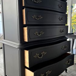 Gorgeous Dresser!!