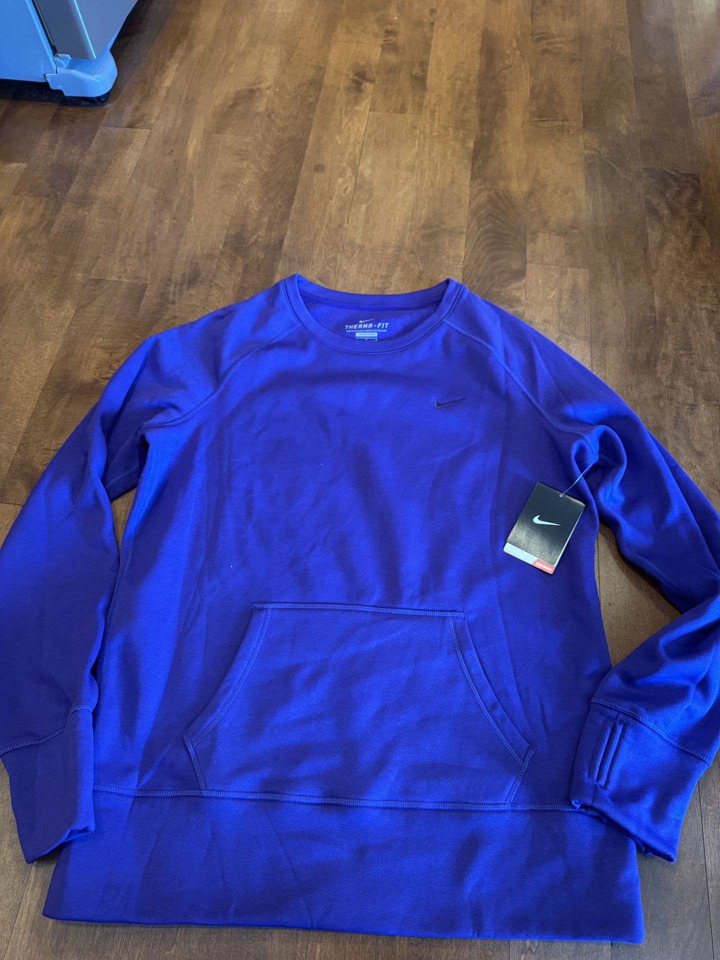 New W Tags Woman’s Nike Therma Fit Sweatshirt Shipping Available