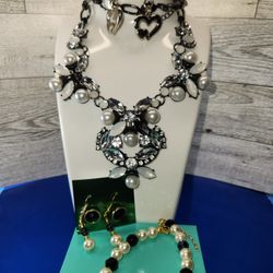 #1898. LOT PEARLS VTG NECKLACES, EARRINGS, BRACELET, 5 ITEMS
