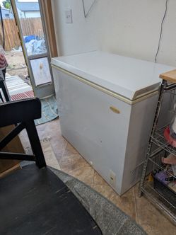 Holiday deep freezer 7.0 cubic feet