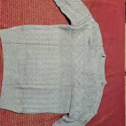 BRAND NEW - BEAUTIFUL, SOFT LIGHT GRAY WOMEN'S SWEATER / SIZE MEDIUM