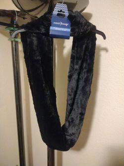 West Loop Women's Faux Fur Infinity Scarf