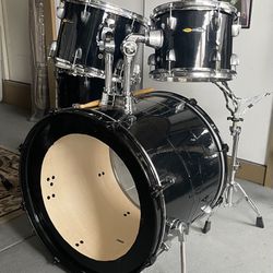 5 Piece Drum Set In Black.