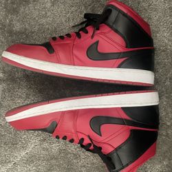 Jordan 1 Mid 