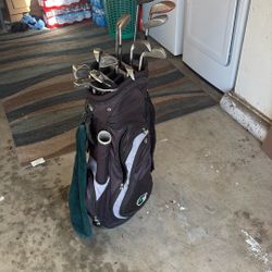 Golf Set Complete Good for beginners….w/bag!