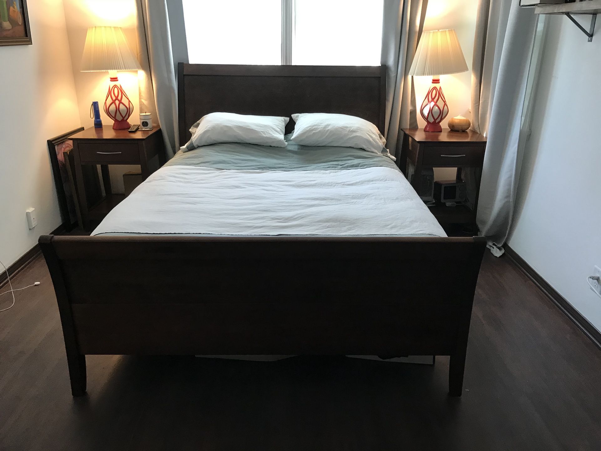 Bedroom set: Queen Size bed, Dresser, 2 nightstands. Pine wood. Excellent quality!