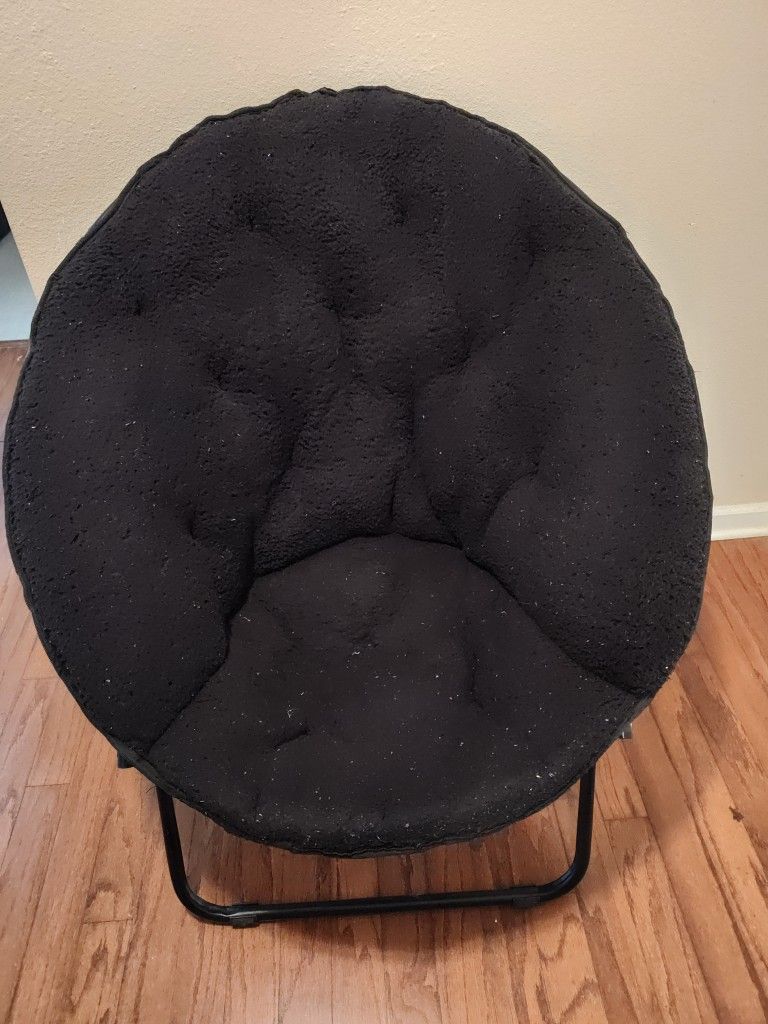 Black Saucer Chair 
