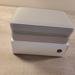 New Jewelry Box It Has Alot Of ROOM   7"×  5"×  2"   