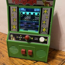 FROGGER Hand Held Game Konami /Mini Arcade 