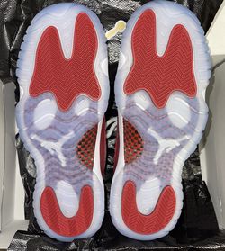 Nike Air Jordan 11 Retro Cherry 2022 size 7Y/GS Thumbnail