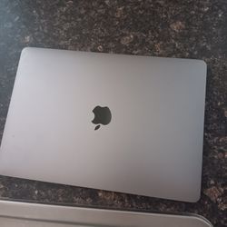 Mac Book Pro 2022