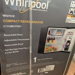 Whirlpool compact fridge 2.7 cubic foot