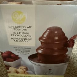 Mini Chocolate Fountain – Perfect for Parties & Desserts 🍫✨