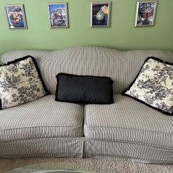 Black/White Sofa & Love Seat