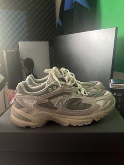 White New Balance 725 