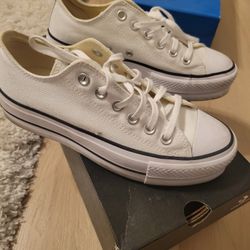 Converse Size 7  Woman