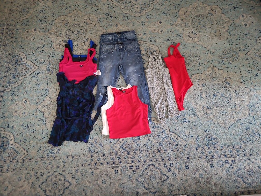 10 Pieces Of Express Clothing - $20.00