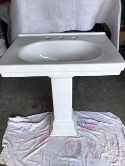 Elegant Pedestal Sink