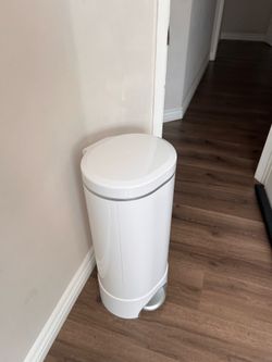 Munchkin diaper pail, 2 yrs old
