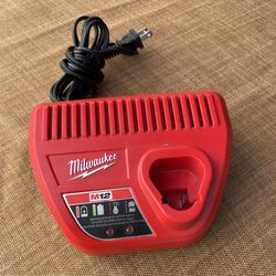 M12 Charger Milwaukee