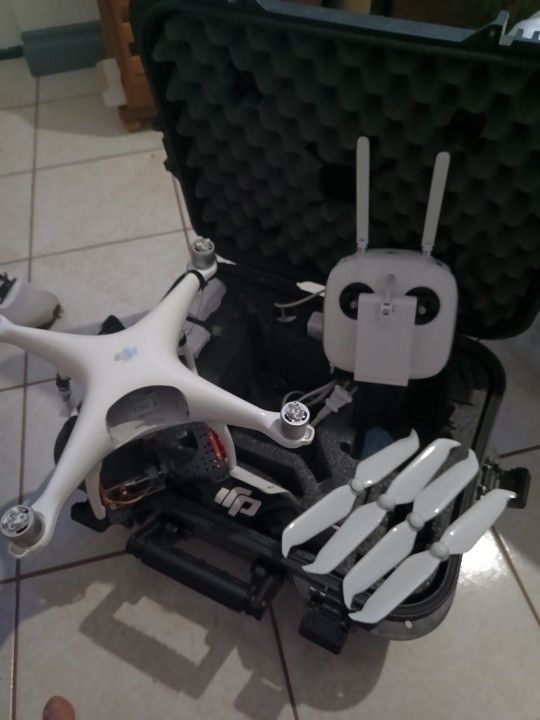 Dji Phantom 4 (Trade For =Rc Car)