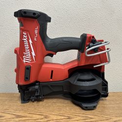 Milwaukee 2909-20 M18 FUEL 18-Volt Lithium-Ion Brushless Cordless Coil Roofing Nailer (Tool Only)