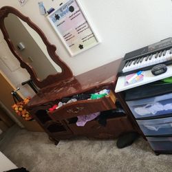 Dresser With Mirror