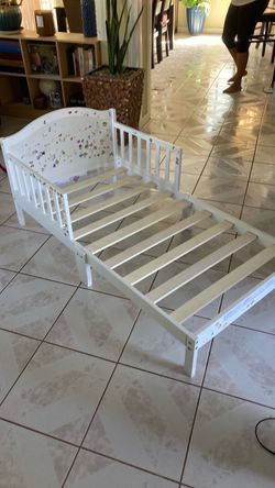 Toddler bed frame for free