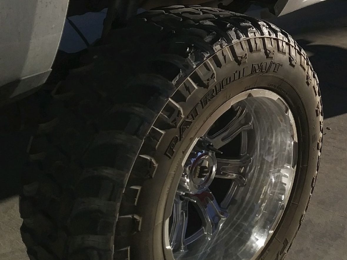 12 Inch Cognito Lift W/ 40 Inch Tires And Wheels