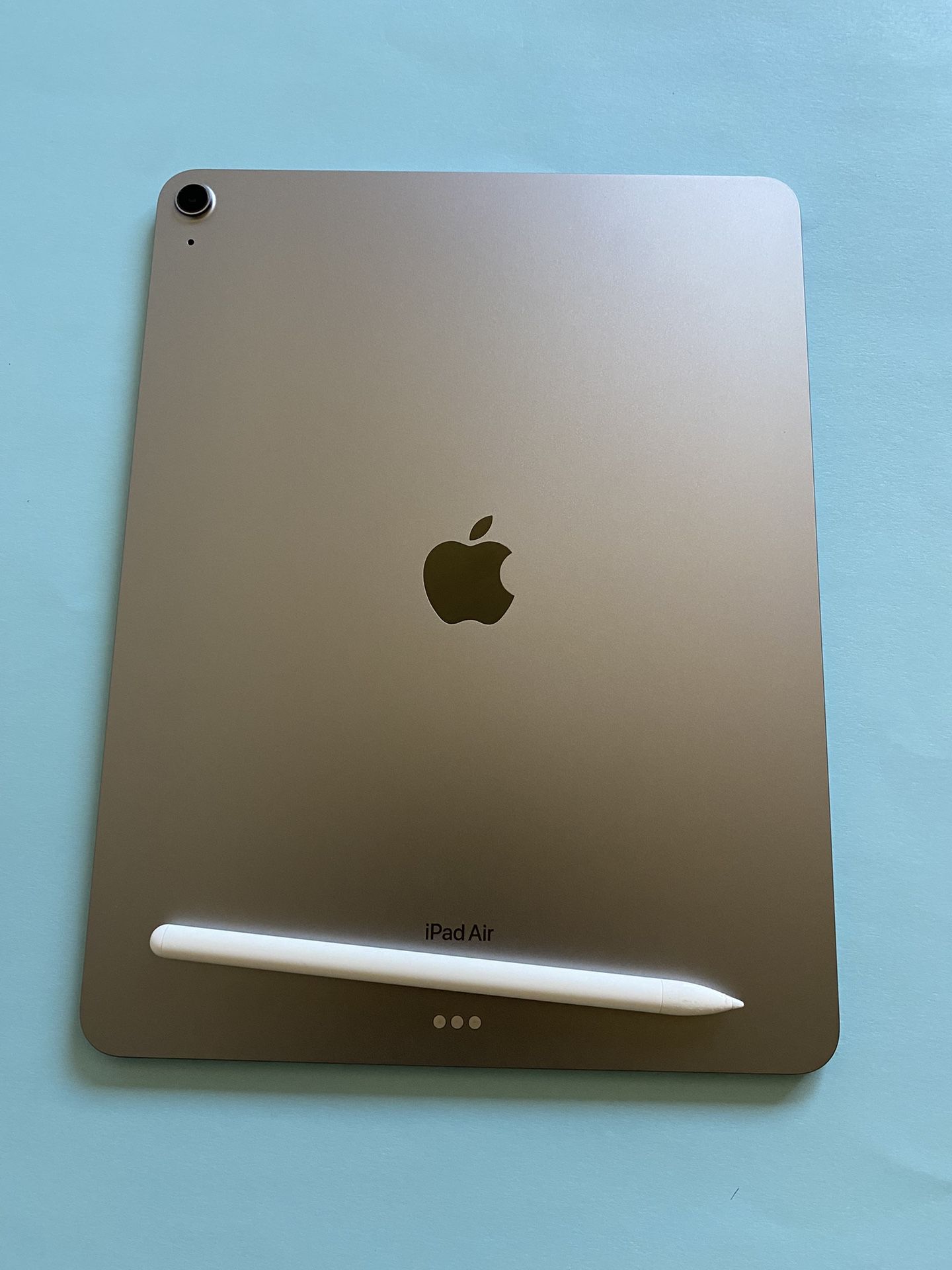 Apple IPad Air 13” (M2 chip / 2024 model) 128GB with Pen, keyboard & Accessories (warranty 10/2025)