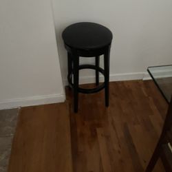 1 Stool In Good Condition
