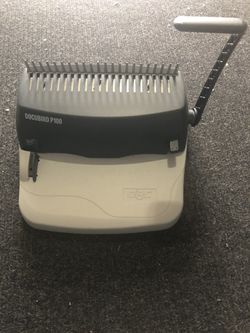 Manual binding machine and combs
