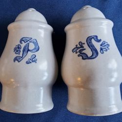 Pfaltzgraff Yorktowne  Salt And  Pepper  Shakers/ Vintage 