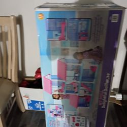 Nice Doll House With Accessories 