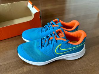 Nike Star Runner Youth size 5.5 Women’s 6.5 -7