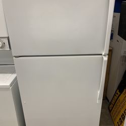 Whirlpool Refrigerator 32”