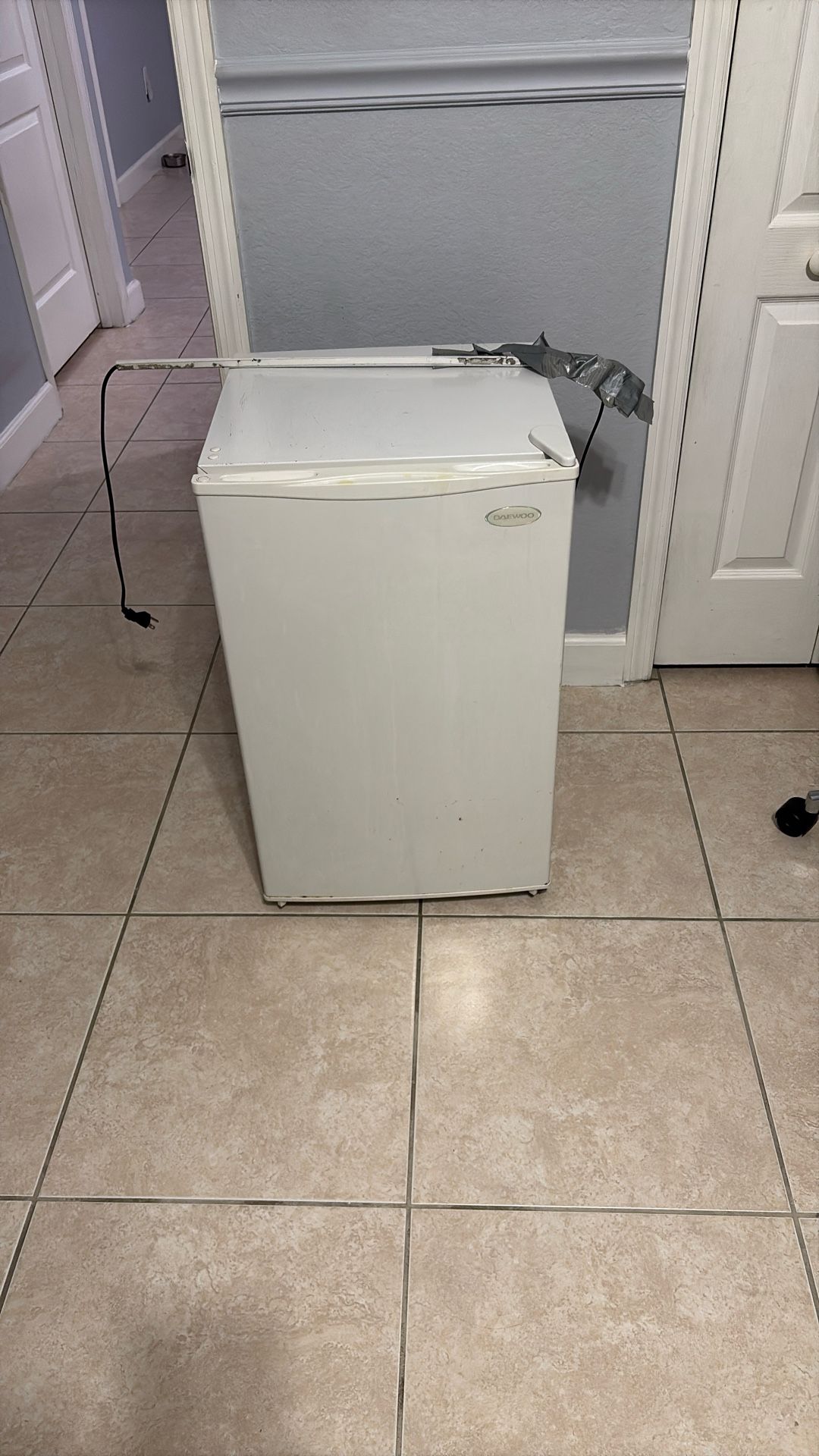 Little Refrigerator —— REDUCED —